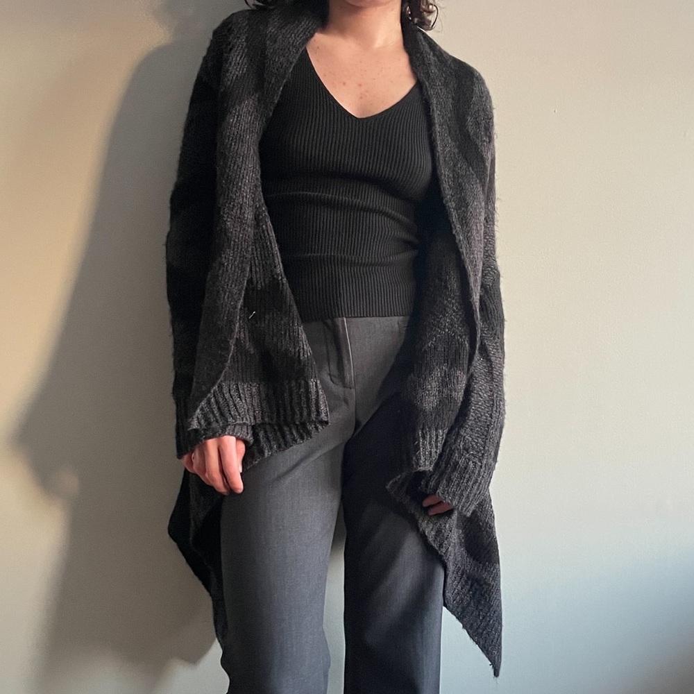 Black Ribbed Vneck - Picture 3 of 3